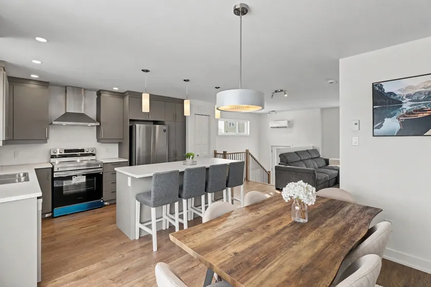 Modern & Stylish Escape. Near the Ottawa River. - Image 1