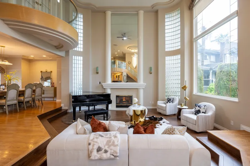 Spacious Burnaby 4BR | 3 King Beds |Grand piano - Image 1