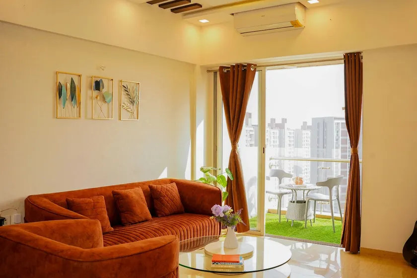 RusticNook: Cozy Apartment with Golf Course & Lake - Image 1