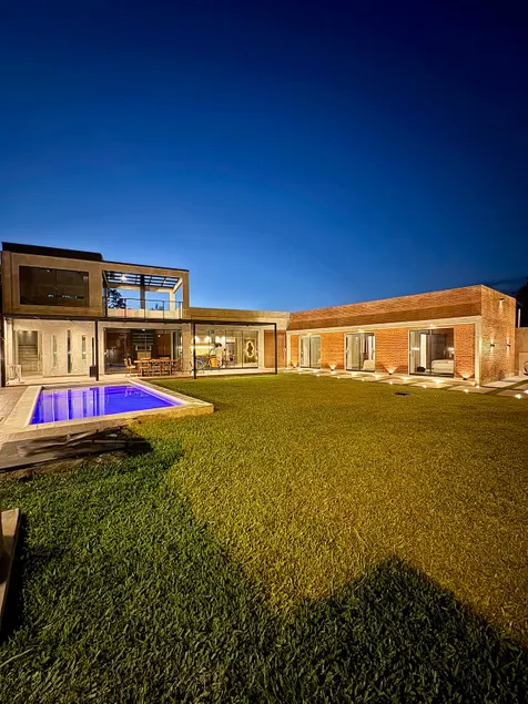 Modern House for 10 • Pool and Spacious Areas - Image 1