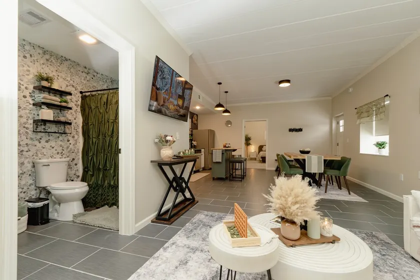 Luxurious One-Bedroom Gem Near Conneaut Lake - Image 1