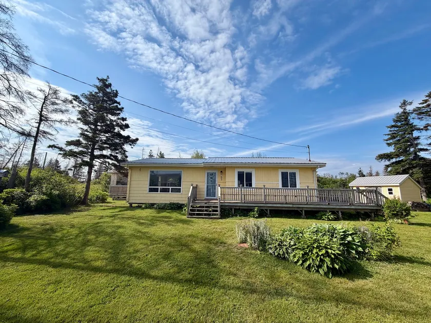 Salty Tides Cottage - Image 1