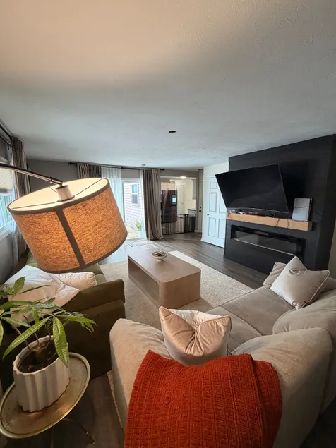 Cozy Getaway - spacious home 15 min to Notre Dame - Image 1