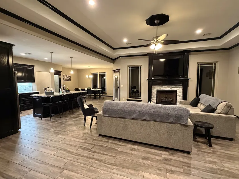 15 Min to Fort Sill • 5BR Sleeps 12 • Game Room - Image 1