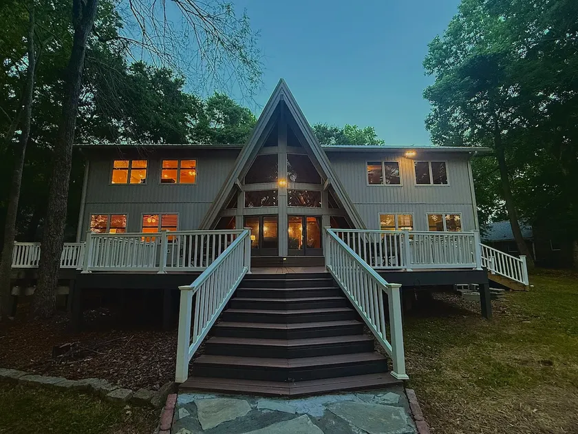 Lakeside Lodge: Hot Tub, Fire Pit & Pet | Slps 12 - Image 1
