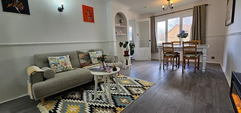 Spacious 2BR Flat,Travellers,Contractors Welcome,Free Parking - Image 1