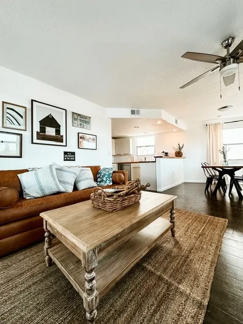 Waterfront Apartment - Image 1