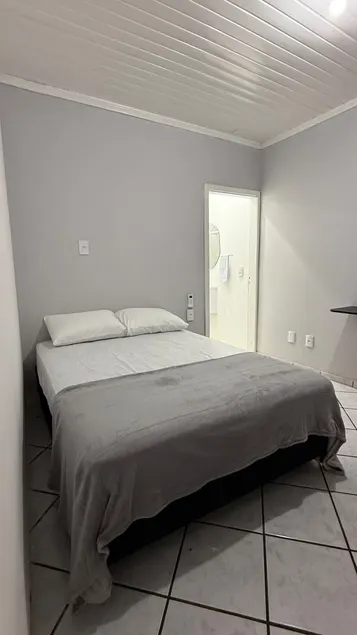 Complete flat in an excellent location - Image 1