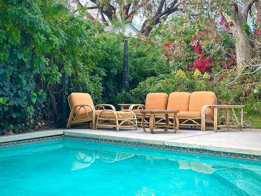 Private Palm Oasis in Lake Balboa - Image 1