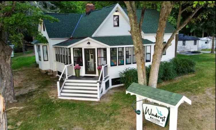 Farmhouse: Walloon Lake Getaway walk to Beach - Image 1