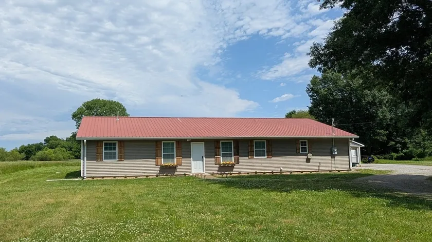 Quiet Country Ranch Retreat with Open Skies - Image 1