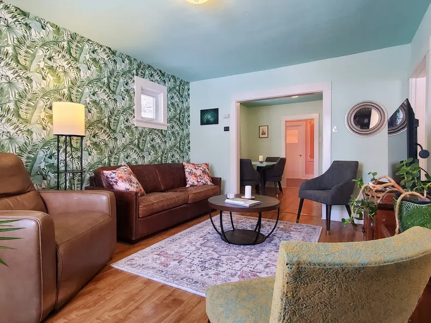 Charming Retreat in Town - Image 1