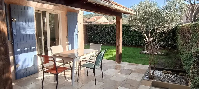 House in private residence with shared pool - Image 1