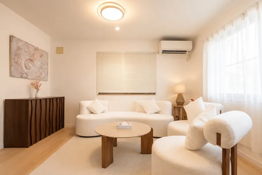 101㎡ Entire House | Up to 8 People | Free Parking | 6 Minutes to Shinjuku | 8 Minutes on Foot to Koenji - Image 1