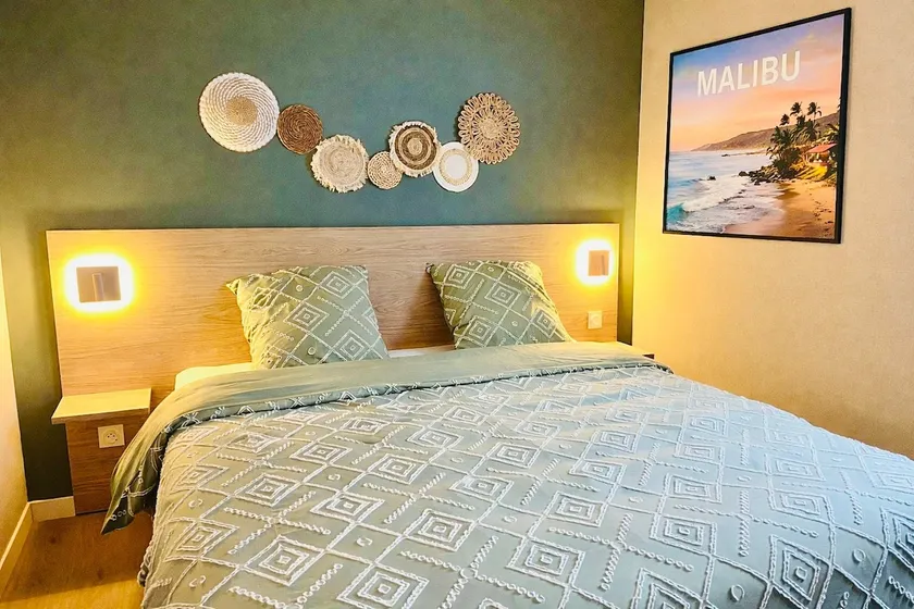 Malibu - Suite in residence with swimming pool - Image 1