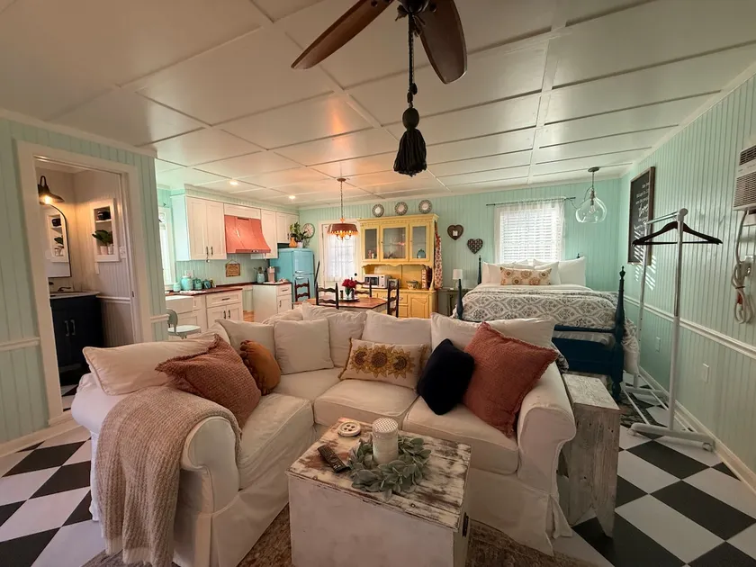 The Camellia Cottage - Image 1