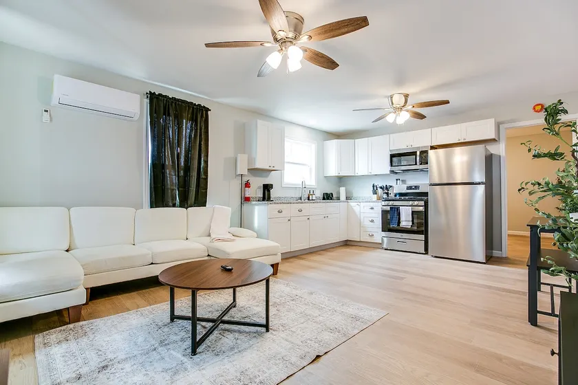 The Haven 402 • Fresh & Stylish Stay - Image 1