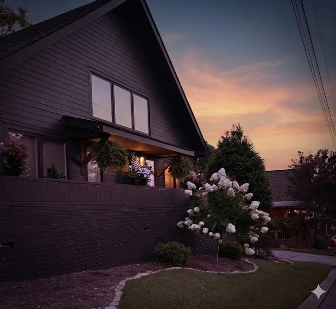 Modern, Three-Bedroom House! 5 min from Downtown! - Image 1