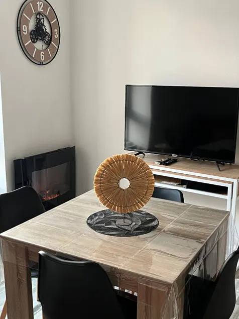 Entire Apartment - Image 1