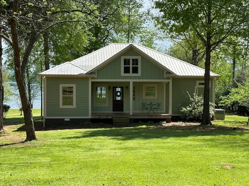Lake Therapy Cottage 3bd/2bath with Lake Views - Image 1