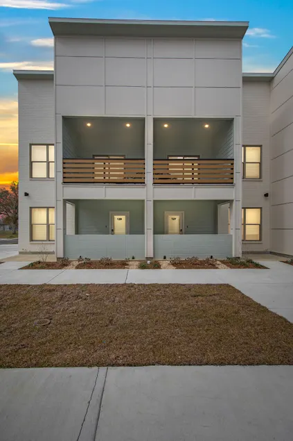 Sunny Home with Private Balcony 129S - Image 1