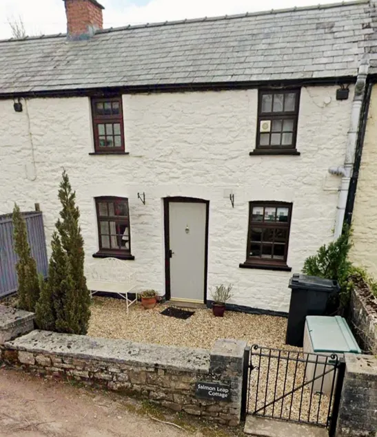 Cosy River Cottage in Brecon Hot Tub Fireplace - Image 1