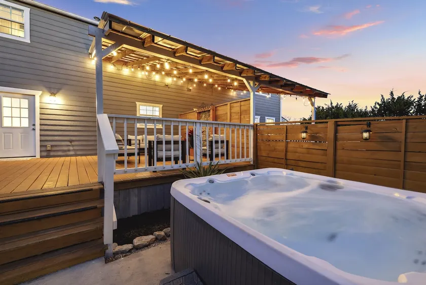 Blue Oasis | Sunset Views & Hot Tub - Image 1