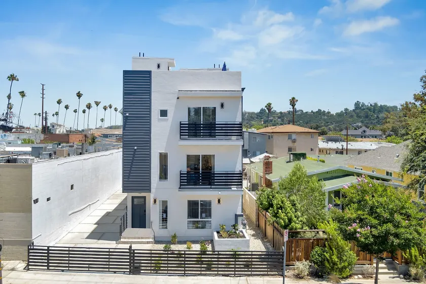 Memorable 3BR/2.5BTH w/ Rooftop by DTLA/Rose Bowl - Image 1