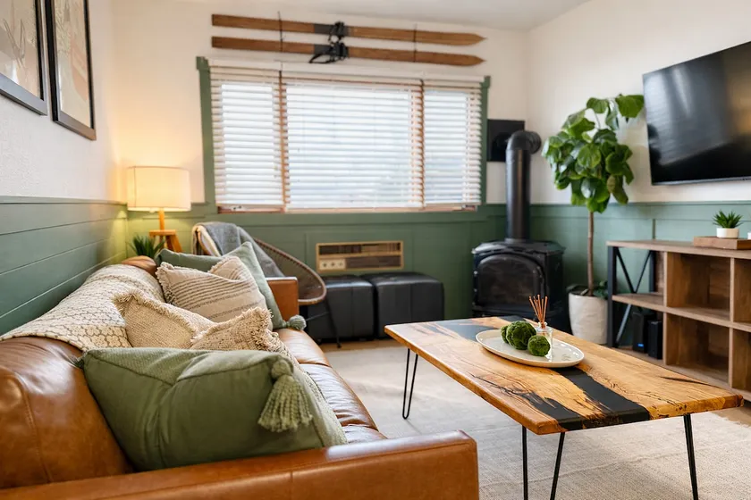 Storybook setting, cozy retreat - Image 1