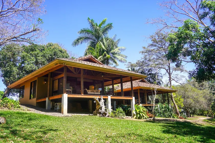 Casa E Campo – Private Bungalow with Jacuzzi - Image 1