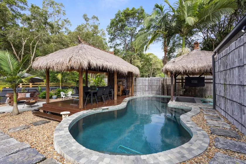 Coolum Bali Gardens Hot Spa, Pool, Fireplace! - Image 1