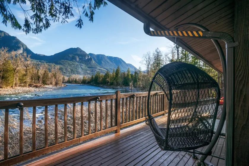 Sky Riverfront Lodge*Hot Tub*Mountain Views - Image 1