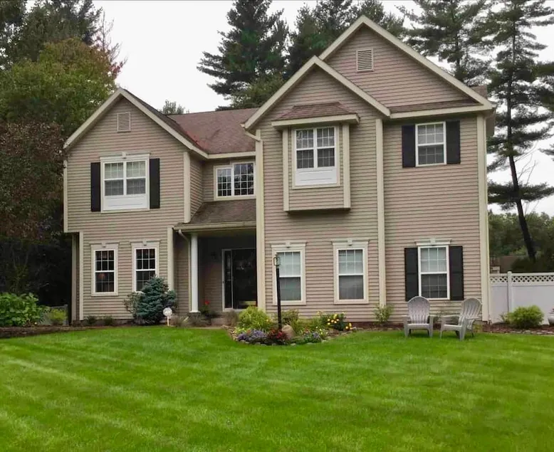 New Saratoga Springs Rental Retreat with Large Heated Pool - Image 1