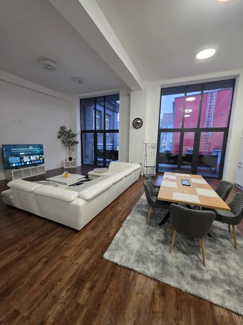 Urban loft with gallery & XXL sofa bed - Image 1