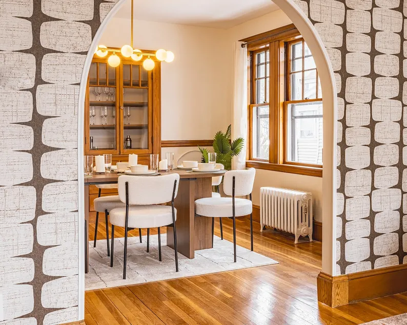 The Oak House, North • Art Deco • Luxe • Relaxing - Image 1