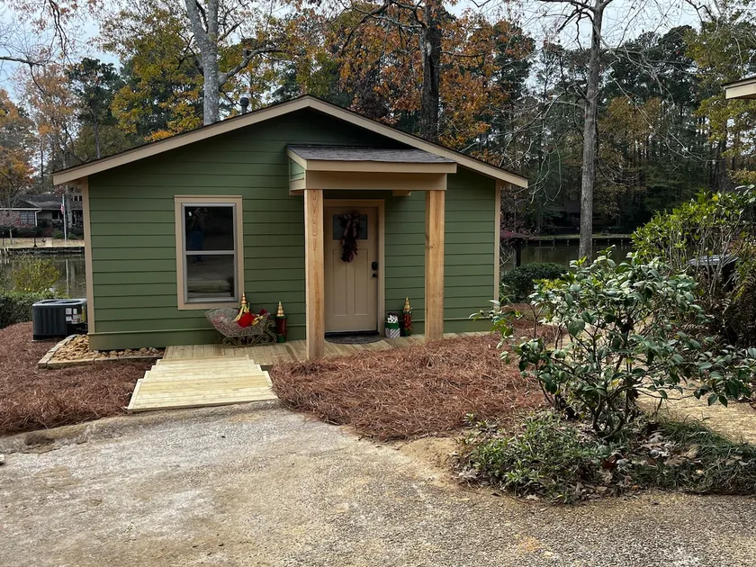 Peaceful Waters Cottage - Image 1