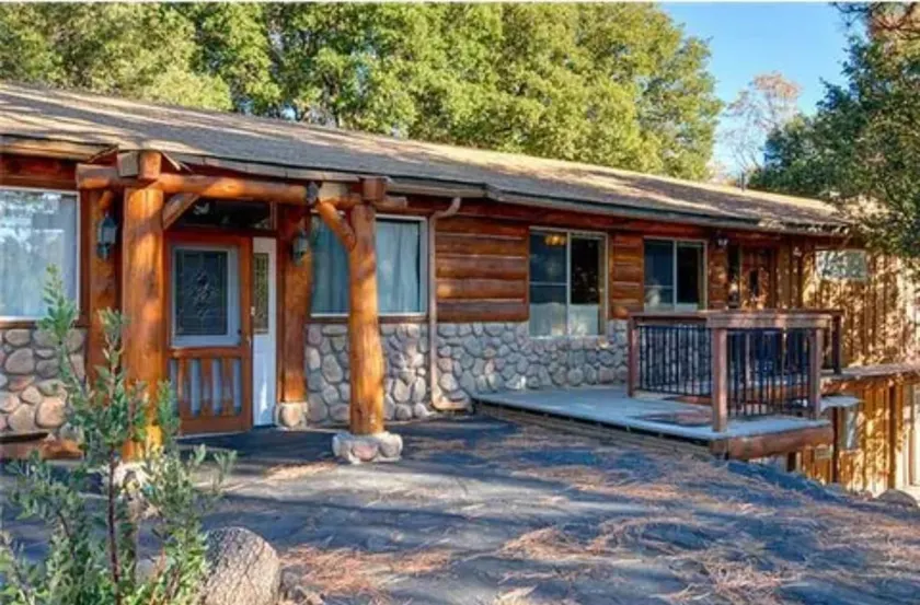 Wolf Den retreat on 20 acres - Image 1