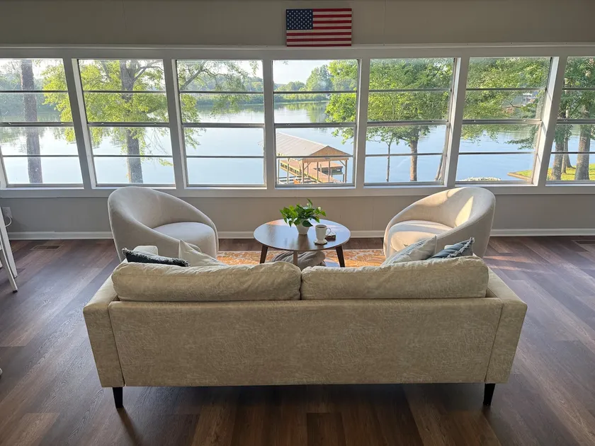 Weiss Choice charming lake house w/ stunning views - Image 1