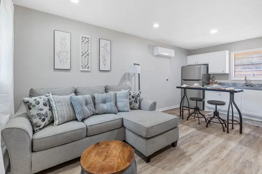 The Patch 5 | Sleeps 4 | King Bed | Near Casinos - Image 1