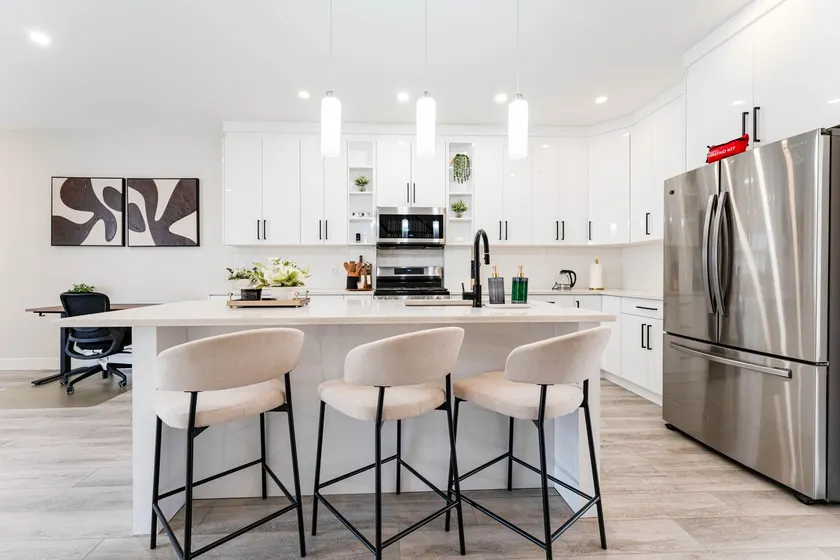Luxury 3BR Home Near DT: Free Parking + Fast Wifi - Image 1