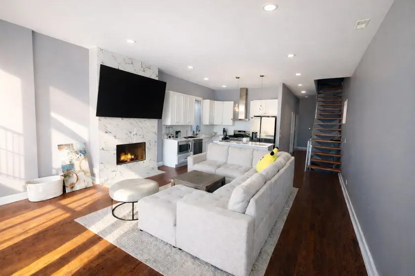 Entire condo in Chicago, Illinois - Image 1