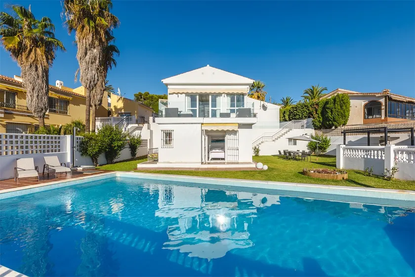 Villa Lucía with pool and see view - Image 1