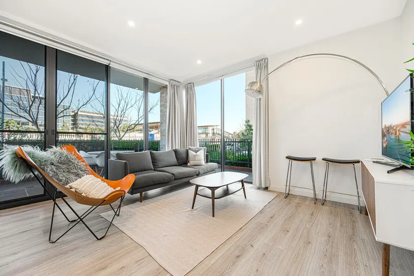 Modern Apartment in Penrith | Close to Shops - Image 1
