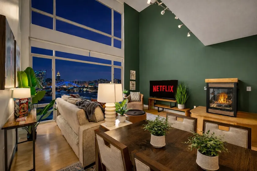 Riverview Penthouse + Balcony + Games + Parking - Image 1