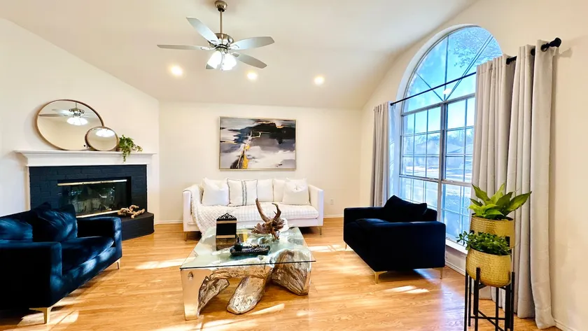 3BR home w/garage & backyard near Ft. Worth - Image 1
