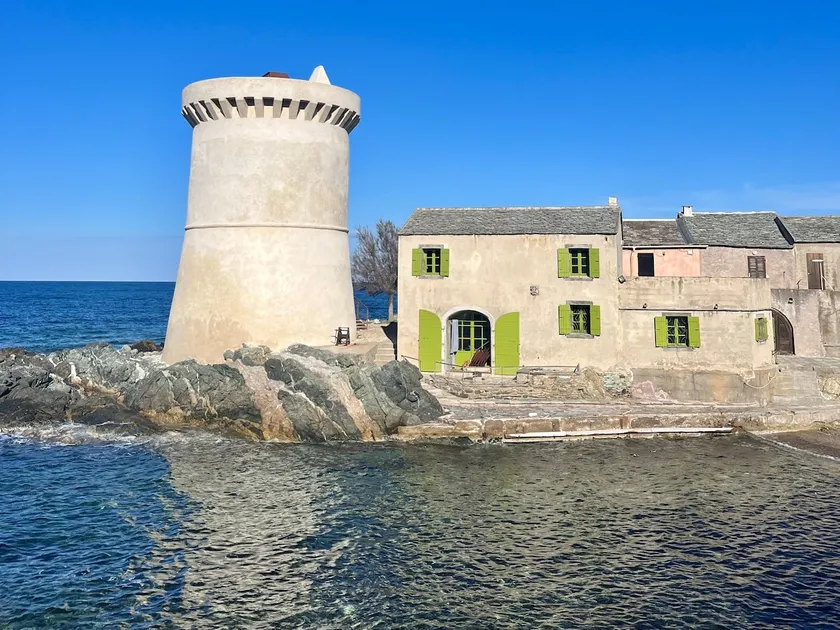 Waterfront fisherman's cottage - Image 1