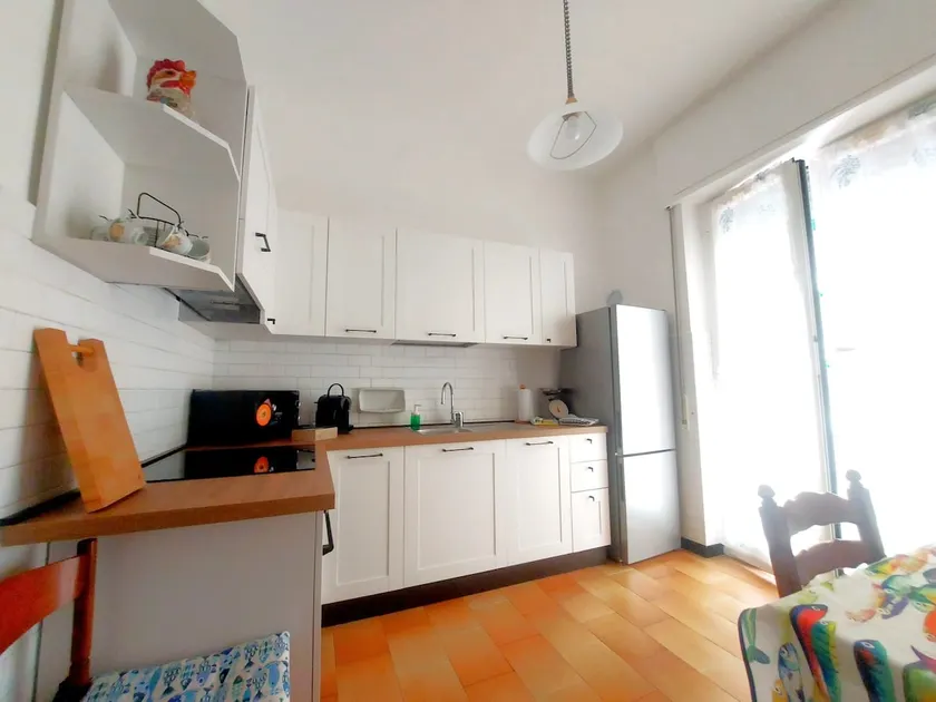 Spacious and bright, a short walk from the sea and 15 minutes from Genoa - Image 1