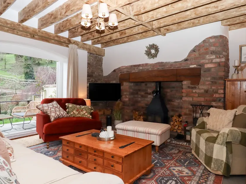 Charming Cottage With Log Burner in Dartmouth - Image 1