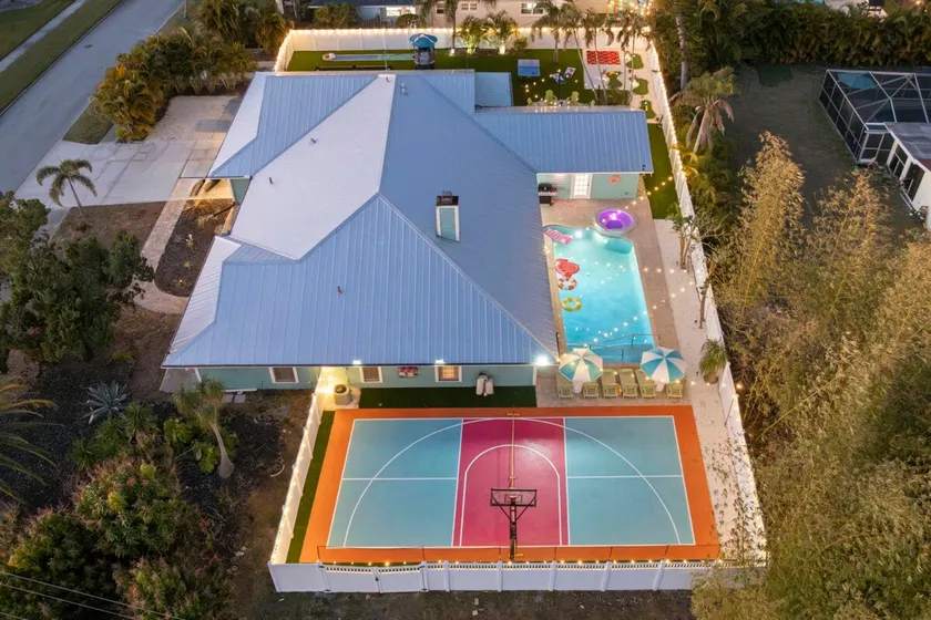 Pickleball, Heated Pool, Hot Tub & Games Retreat! - Image 1