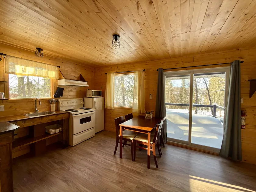 Intimate Mini-Chalet | Village on the CA/USA Border - Image 1